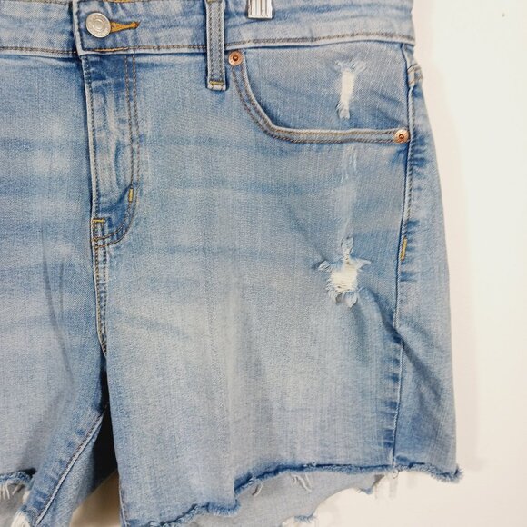 Levi's Signature Mid Rise Denim Jean Shorts, Lt. Wash, Distressed Size 12 - W31 - Picture 5 of 15